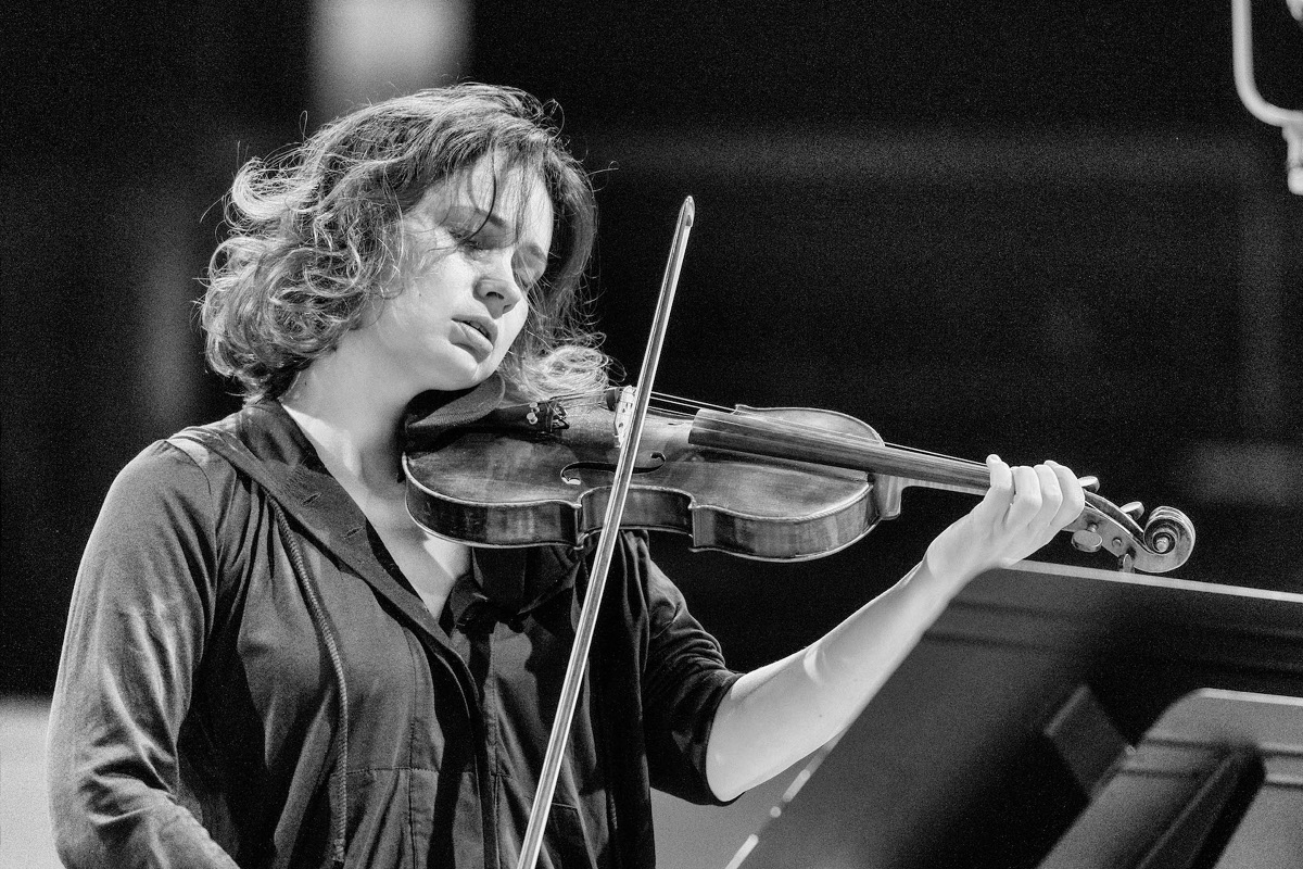 Patricia Kopatchinskaja performing.
