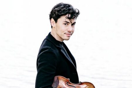 Benjamin Beilman performs Mendelssohn’s Violin Concerto