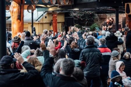 Country Pub Chorus – The Wolfe Brothers